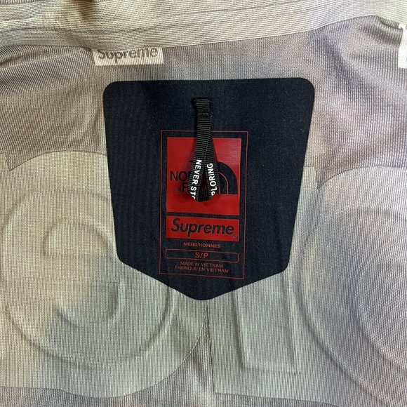 Supreme The North Face Taped Seam Shell Jacket Times Square Size S - Picture 8 of 10